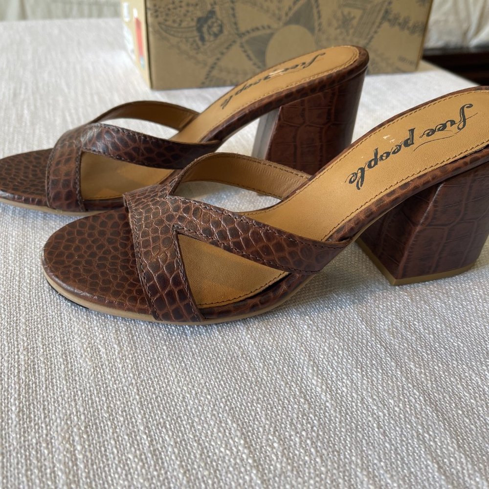 Free People Charlie-V Heel, Open Toe Brown Croc Sandals (size 38 , 7.5 US)